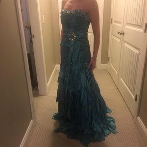 Gorgeous prom gown. Brand new!